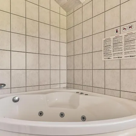 Dom wakacyjny Beautiful Home In Rudkobing With Sauna