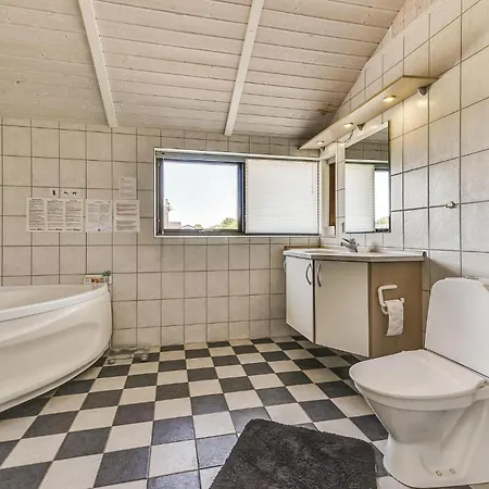 4 Bedroom Amazing In Rudkobing Spodsbjerg