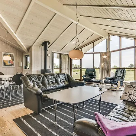 Dom wakacyjny Beautiful Home In Rudkobing With Sauna Spodsbjerg