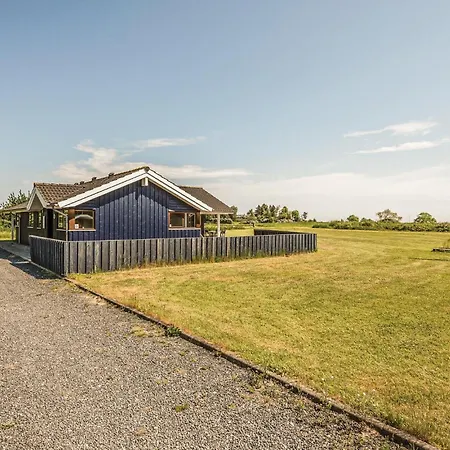 4 Bedroom Amazing In Rudkobing Holiday home Spodsbjerg