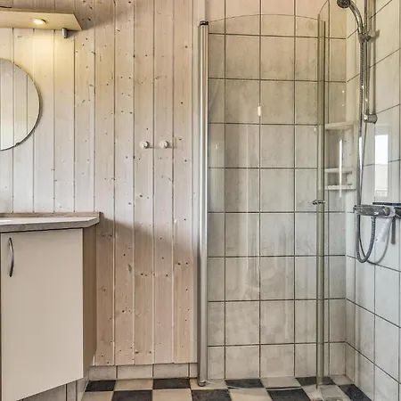 4 Bedroom Amazing In Rudkobing Holiday home Spodsbjerg