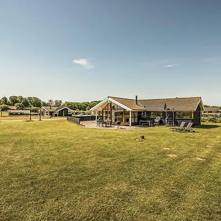 Holiday home 4 Bedroom Amazing In Rudkobing Spodsbjerg