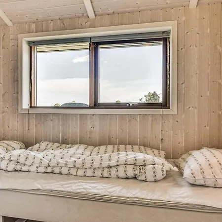 4 Bedroom Amazing In Rudkobing Holiday home Spodsbjerg